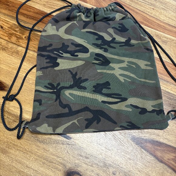 Camo Fleece Cinch Backpack - NEW - Picture 2 of 3